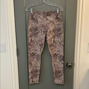 Reebok Brown Patterned leggings  size large